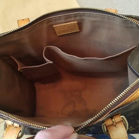 *SOLD*Authentic Louis Vuitton Popincourt Haut - Picture 6 of 8